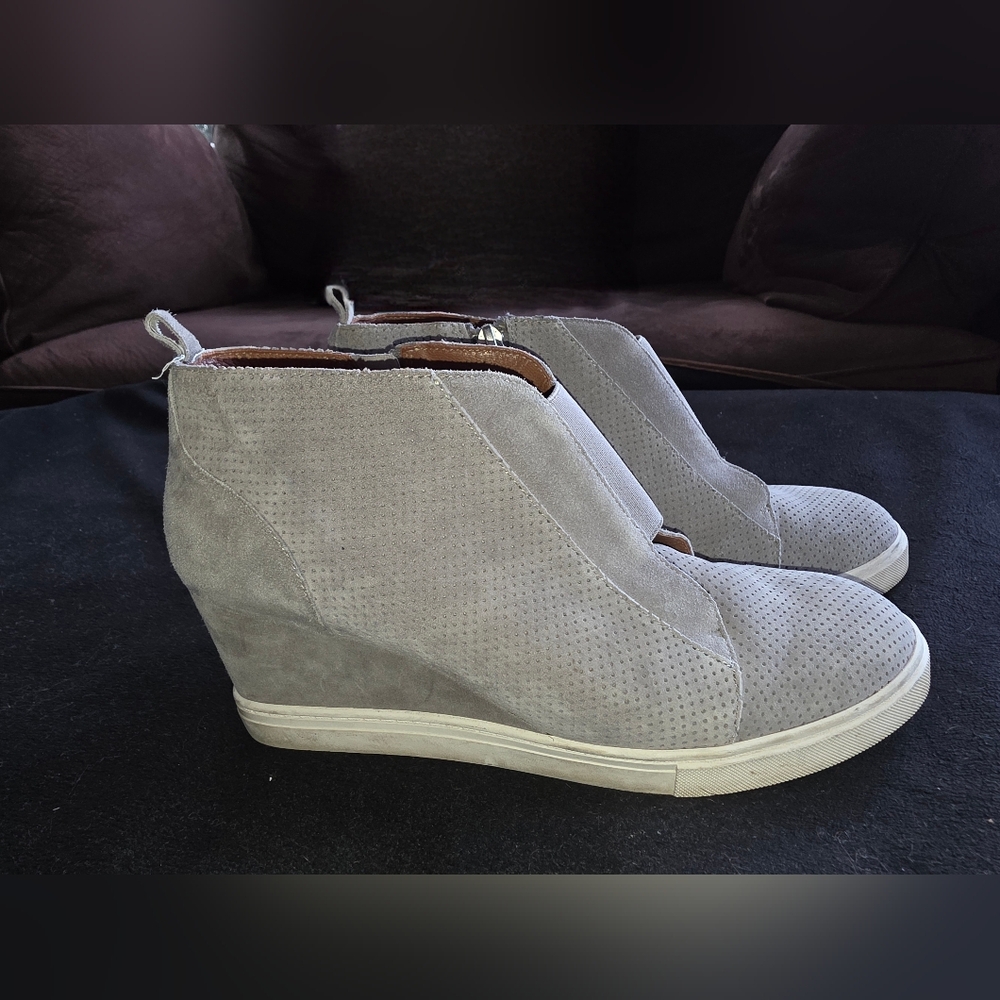 Womens Gray Suede Ankle Wedge